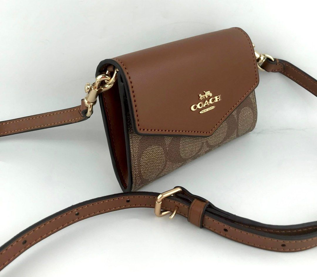 Coach Envelope Mini Sling Wallet (Category: Luxury Bags & Wallets) located in Las Pinas. Submitted by bagsnclothesby.j (Listing ID 1388001718, Image 1). Description: Brandnew with complete inclusions 💫 📩 DM for mode details! 🛵 Lalamove / J&T .
