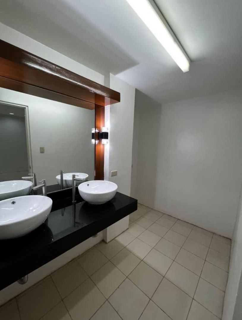 Commercial Space - BGC (Category: Commercial) located in Manila. Submitted by call_09053601049 (Listing ID 1388040876, Image 3). Description: FOR LEASE | PRIME GROUND FLOOR COMMERCIAL SPACE 📍 Facing 7th Avenue, Bonifacio Global City (BGC), Taguig City 🏢 Prime Ground Floor Commercial Space 📐 Floor Area: 190 sqm 💰 Lease Rate: ₱3,000/sqm/month 💰 Equivalent Monthly Base Rent: ₱570,000/month ➕ Association Dues ➕ 12% VAT (less applicable 5% Withho