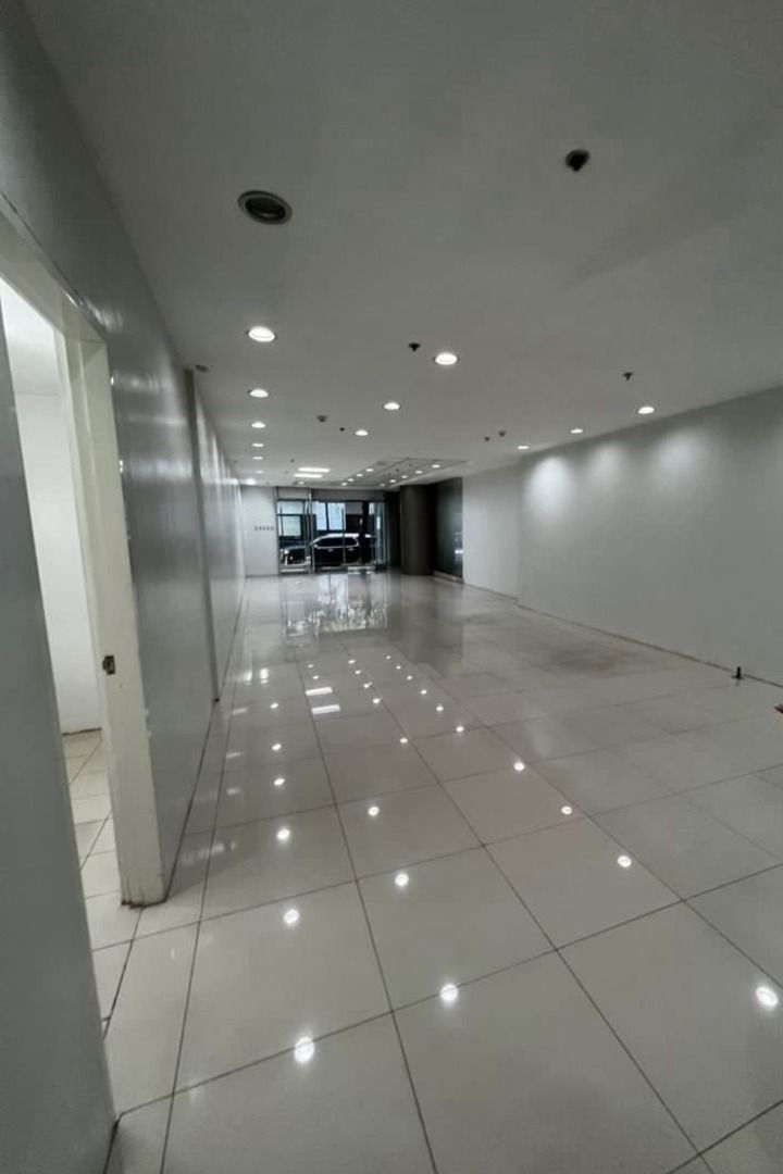 Commercial Space - BGC (Category: Commercial) located in Manila. Submitted by call_09053601049 (Listing ID 1388040876, Image 2). Description: FOR LEASE | PRIME GROUND FLOOR COMMERCIAL SPACE 📍 Facing 7th Avenue, Bonifacio Global City (BGC), Taguig City 🏢 Prime Ground Floor Commercial Space 📐 Floor Area: 190 sqm 💰 Lease Rate: ₱3,000/sqm/month 💰 Equivalent Monthly Base Rent: ₱570,000/month ➕ Association Dues ➕ 12% VAT (less applicable 5% Withho