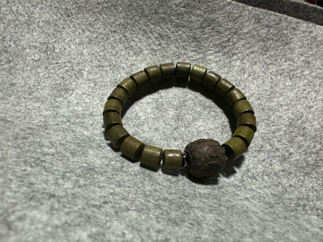 Green sandalwood bracelet (Category: Bracelets) located in Cainta. Submitted by annebc (Listing ID 1388101061, Image 1). Description: Green sandalwood with Agarwood Charm. Around 9m and wrist size up to 16.5cm.