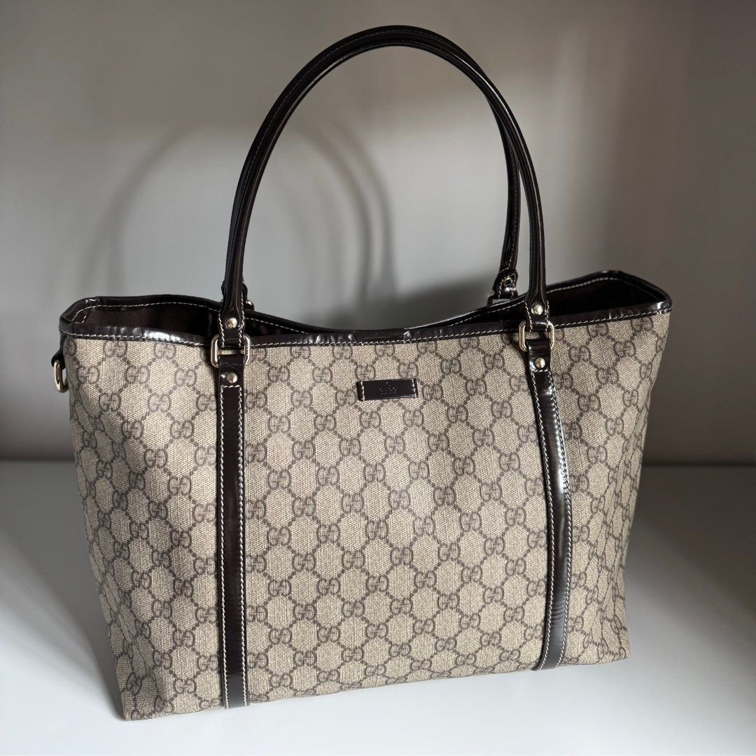 Gucci tote shoulder bag ophidia (Category: Luxury Bags & Wallets) located in Quezon City. Submitted by ksumer (Listing ID 1388057439, Image 1). Description: Used bag.