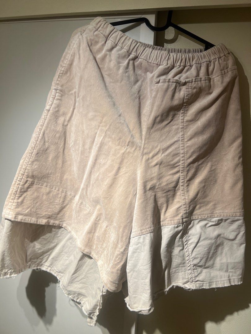 [rare] Initial Assymetric Wide Leg Cropped Pants (Category: Other Bottoms) located in Manila. Submitted by fjpmanalo (Listing ID 1388094508, Image 1). Description: Free size Initial brand Decluttering.