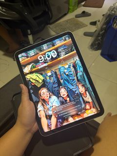 iPad 11th Gen 128gb A16 Almost New Complete, Mobile Phones & Gadgets