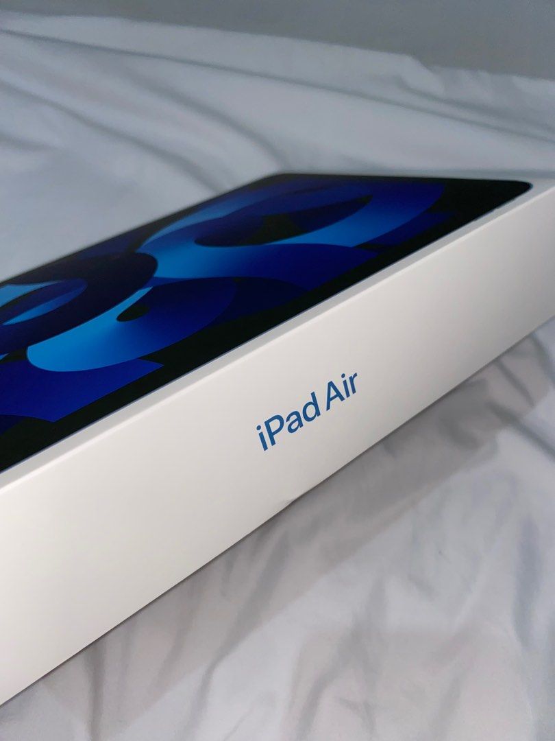 Ipad air 5 64gb (Category: iPad) located in Pasig City. Submitted by wintermelonn (Listing ID 1388030265, Image 2). Description: white spot issue only with apple pen 2nd gen (add3.5k) white spot is not seen on colored and dark backgrounds just in white bg.