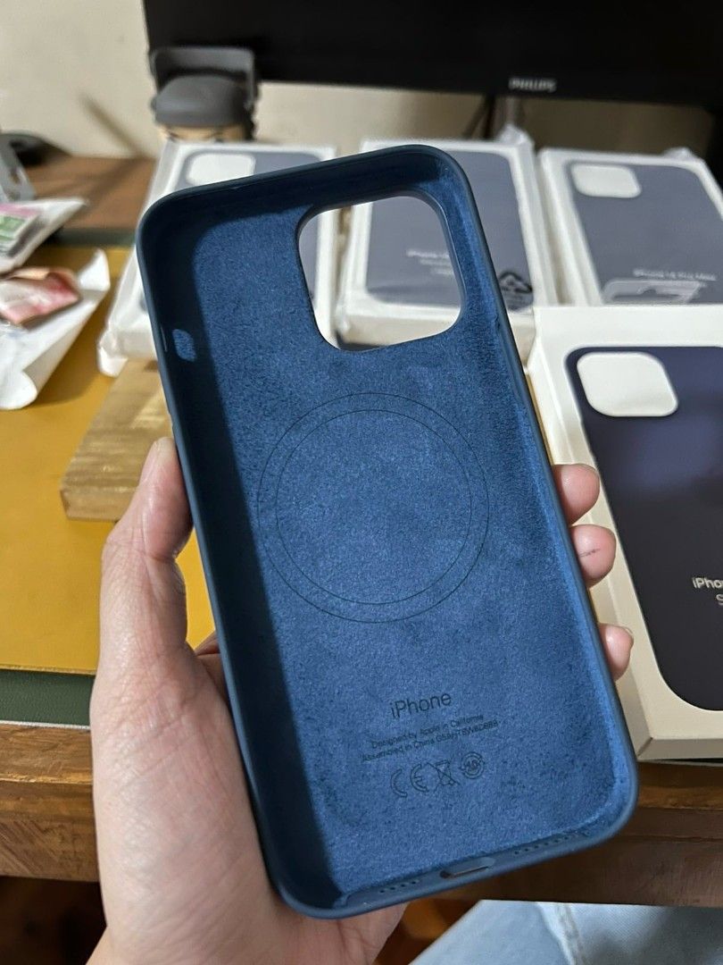 iPhone 14 Pro Max Magsafe Silicone Case [MIDNIGHT BLUE] (Category: Cases & Sleeves) located in Manila. Submitted by zionmerced (Listing ID 1387963530, Image 2). Description: pm me.