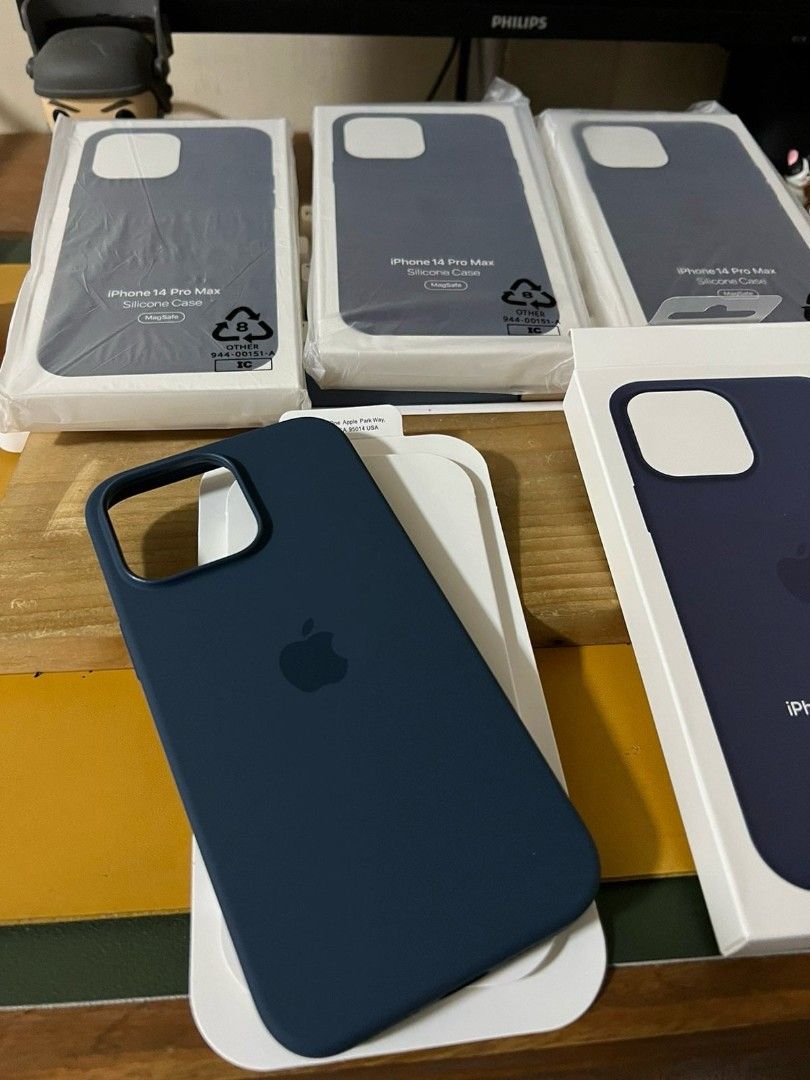 iPhone 14 Pro Max Magsafe Silicone Case [MIDNIGHT BLUE] (Category: Cases & Sleeves) located in Manila. Submitted by zionmerced (Listing ID 1387963530, Image 1). Description: pm me.