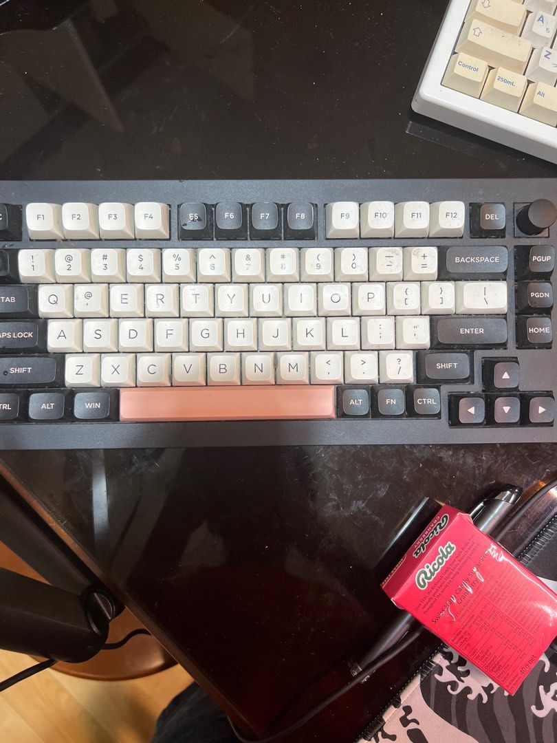 Keyboard Keychron (Category: Computer Keyboard) located in Manila. Submitted by edwarddung93891 (Listing ID 1388013942, Image 1). Description: Negotiable missing w key becuase of new keycap set rush sale pls pm.