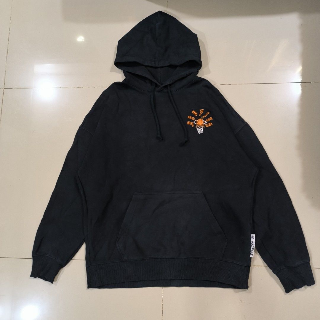 Lining BadFive Hoodie Black (Category: Hoodies) located in Mabalacat. Submitted by eloire (Listing ID 1385417080, Image 1). Description: Lining BadFive Size: XL Dimes: 25W 27L Material: Cotton Condition: 9/10 Color rate: 10/10 with issue in the last two pics Price: PHP480 +sf.