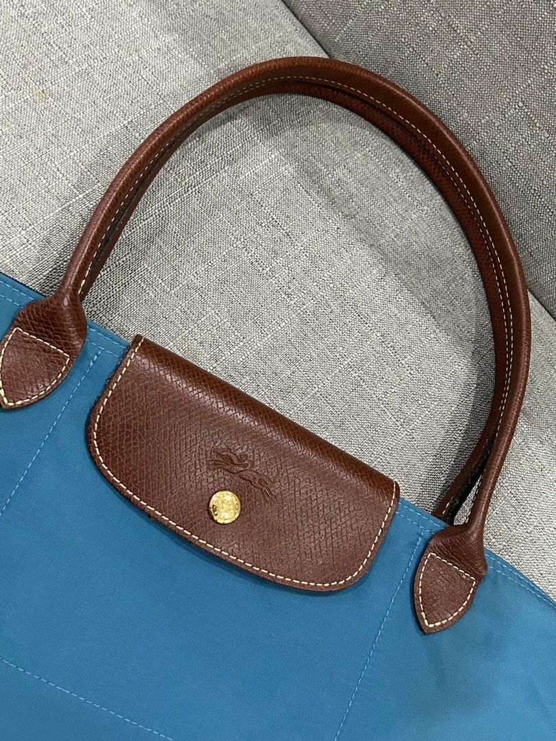 Longchamp long handle Original (Category: Shoulder Bags) located in Quezon City. Submitted by docmdeclutters (Listing ID 1387980693, Image 1). Description: .