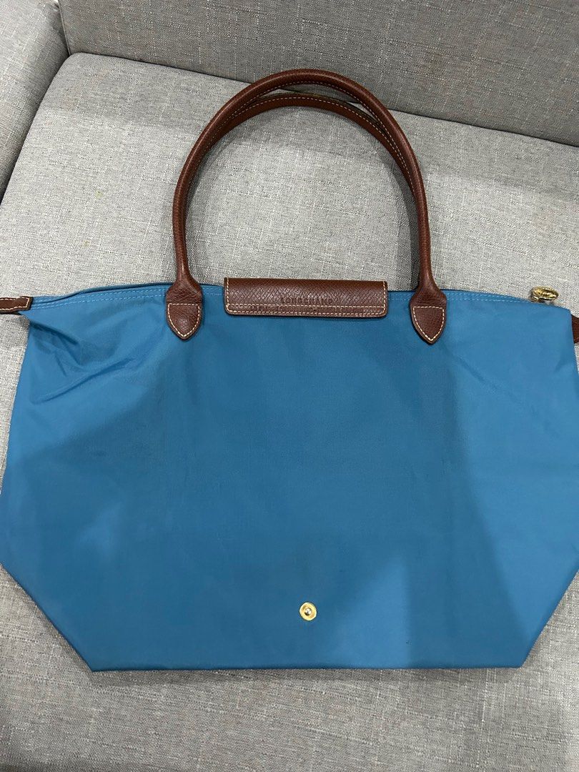 Longchamp long handle Original (Category: Shoulder Bags) located in Quezon City. Submitted by docmdeclutters (Listing ID 1387980693, Image 3). Description: .