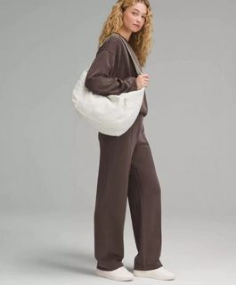 Lululemon large Slouchy Sling bag  6 L 13L 防潑水單肩餃子包 6升 13升 (5色入）64221337078401110