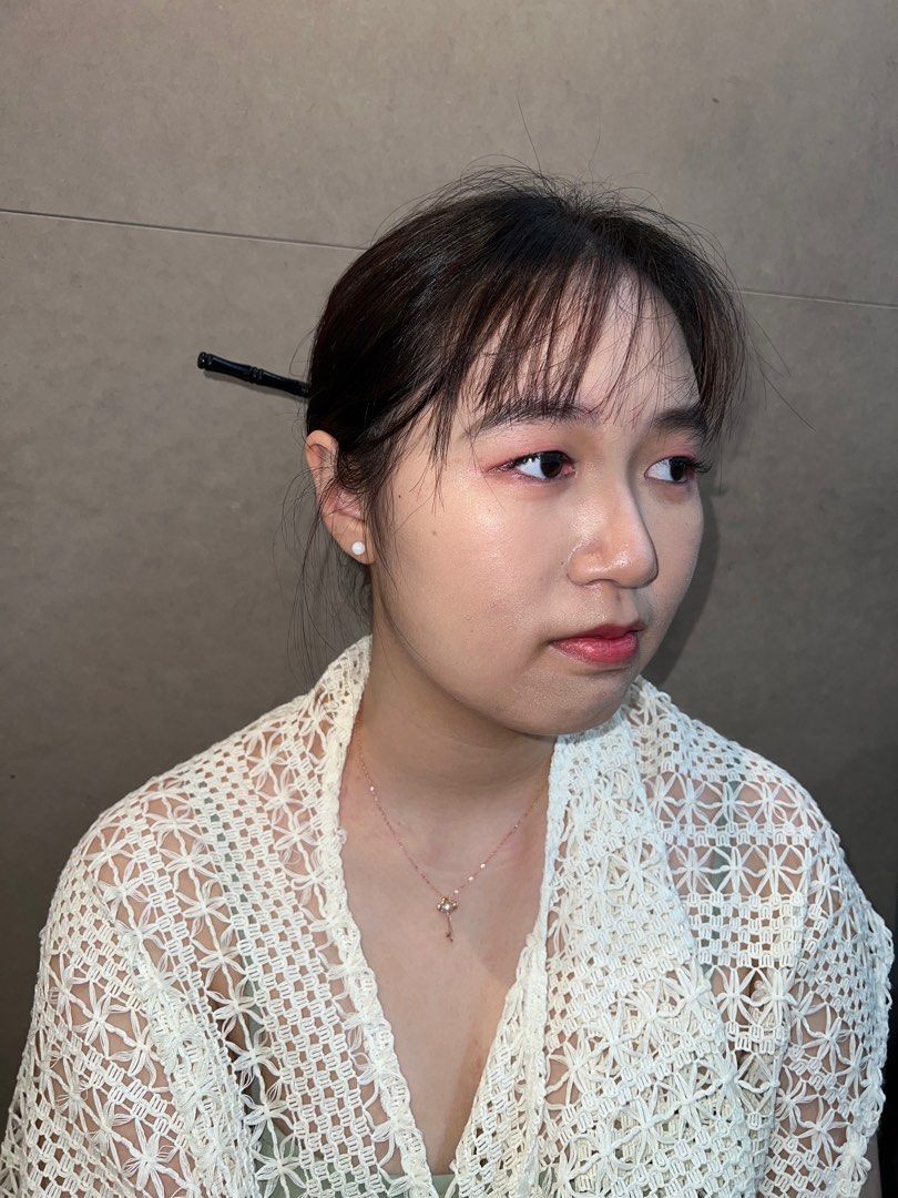 Makeup makeover (Category: Makeup) located in Singapore. Submitted by vvn_e (Listing ID 1376145282, Image 3). Description: Freelance makeup artist offering freelance makeup services + consultation on skincare/makeup suitability and products Makeup looks: - Daily makeup - Date night - Award ceremonies / Dinner & dance - Other styles available Consultation includes - Product suitability to your skin type - Makeup tips - Recommendations for styles, 