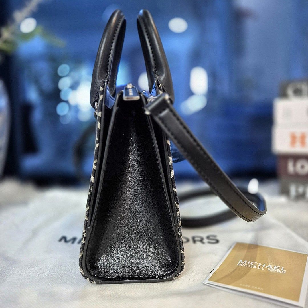 Michael Kors MK Shiela bag (Category: Luxury Bags & Wallets) located in Manila. Submitted by cara.ser (Listing ID 1388098760, Image 3). Description: brandnew excellent condition.