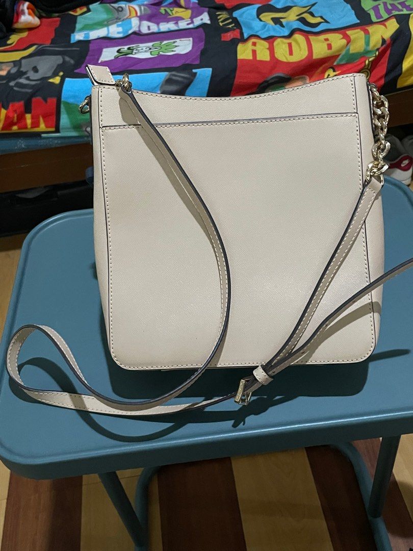 Michael Kors Shoulder Bag in Cream (Category: Shoulder Bags) located in Quezon City. Submitted by e95dlo (Listing ID 1387943734, Image 3). Description: FS Michael Kors Faux Leather Shoulder Bag in Cream Color - no scratches and minimal cosmetic dirt streaks from use - no major damage - 2 inner pockets and one outer pocket - adjustable strap Price is still negotiable Loc: QC but can do meet-ups in Makati Greenbelt area on Mon & Wed Mode of payment