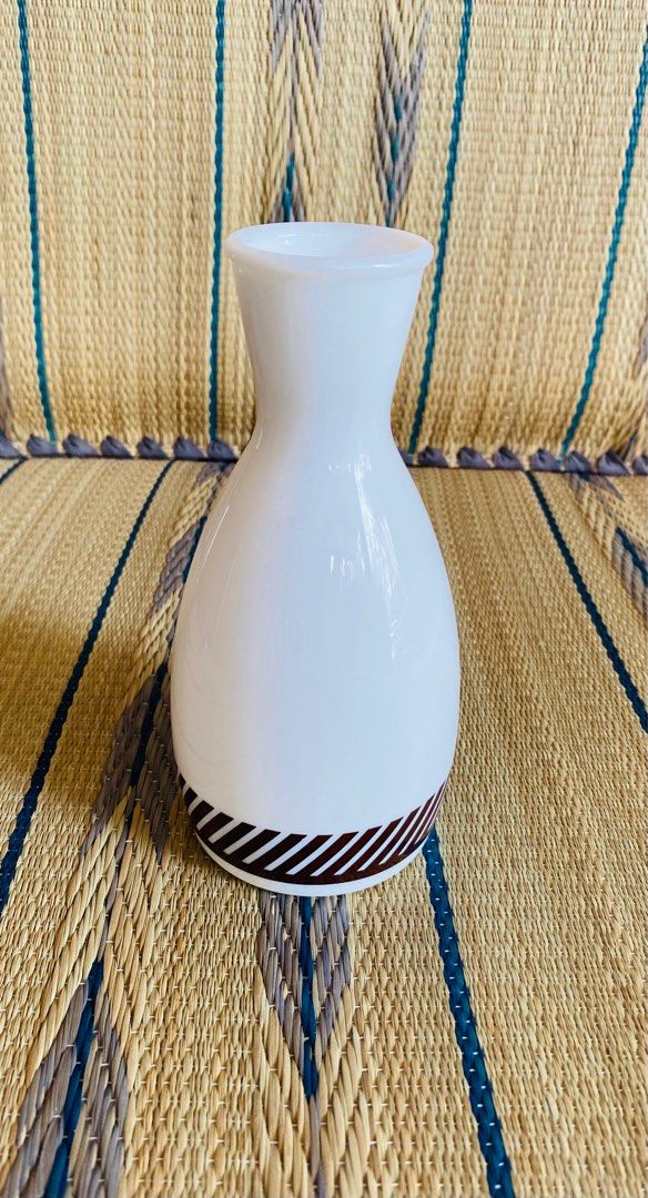Milk glass sake bottle/jarlet (Category: Other Kitchenware & Tableware) located in Dapitan. Submitted by clarisasan19348 (Listing ID 1387983516, Image 1). Description: .