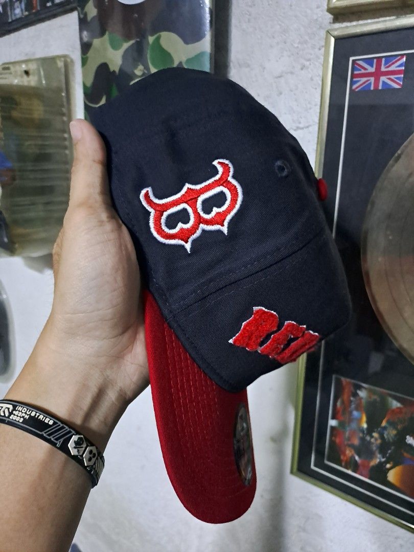 New Ers Boston Red Sox (Category: Caps & Hats) located in Makati City. Submitted by aizen15 (Listing ID 1388083597, Image 2). Description: New Era The Golfer Boston Red Sox Brand New.