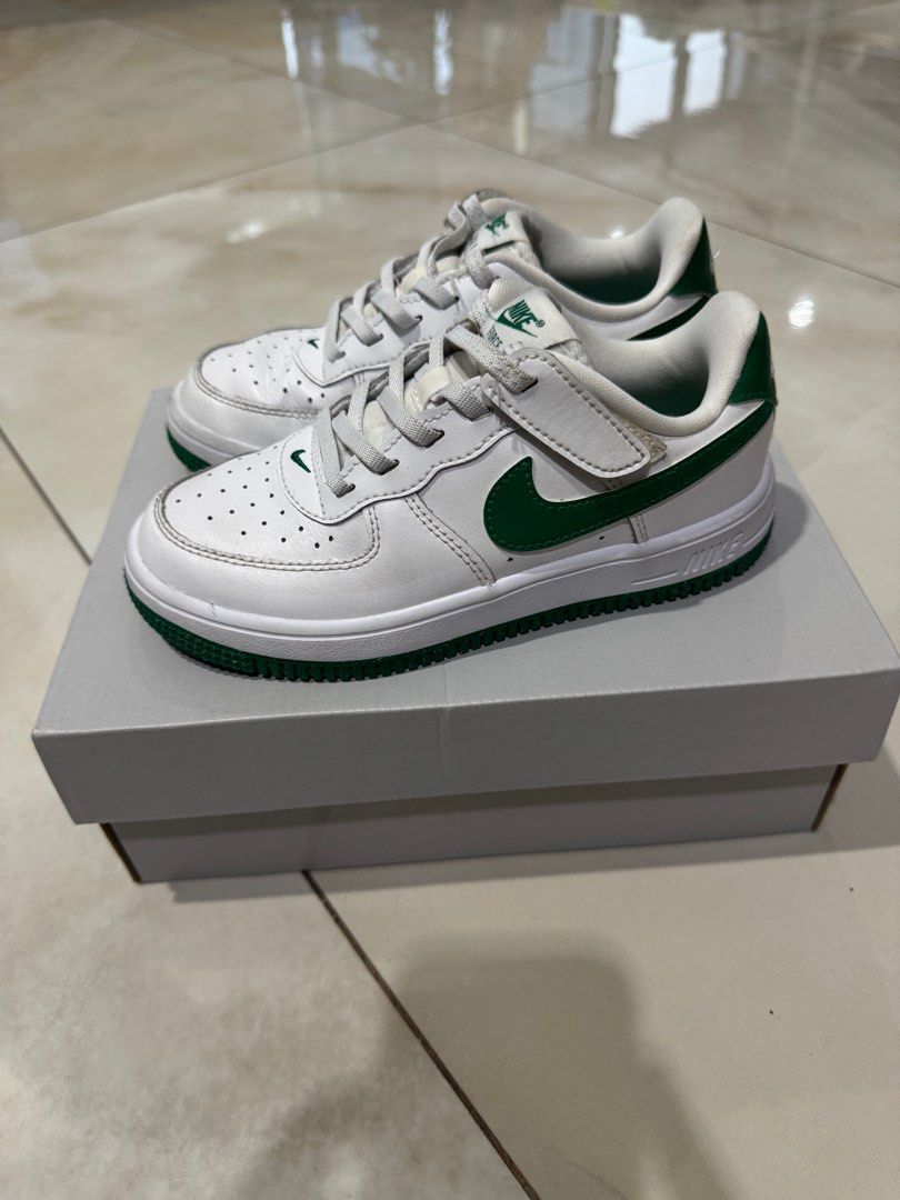 Nike Air Force 1 Easy On Kids (Category: Babies & Kids Fashion) located in Tarlac. Submitted by abromo (Listing ID 1388036316, Image 1). Description: Nike Air Force 1 Easy On Kids White with green Size: 13C MOP: BDO or Gcash Shipping c/o buyer.