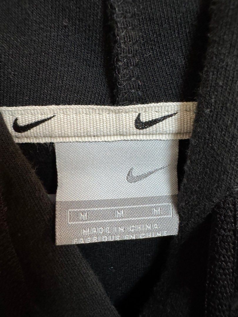 Nike blue hoodie (Category: Coats, Jackets and Outerwear) located in San Fernando. Submitted by ck_21 (Listing ID 1388084002, Image 2). Description: .