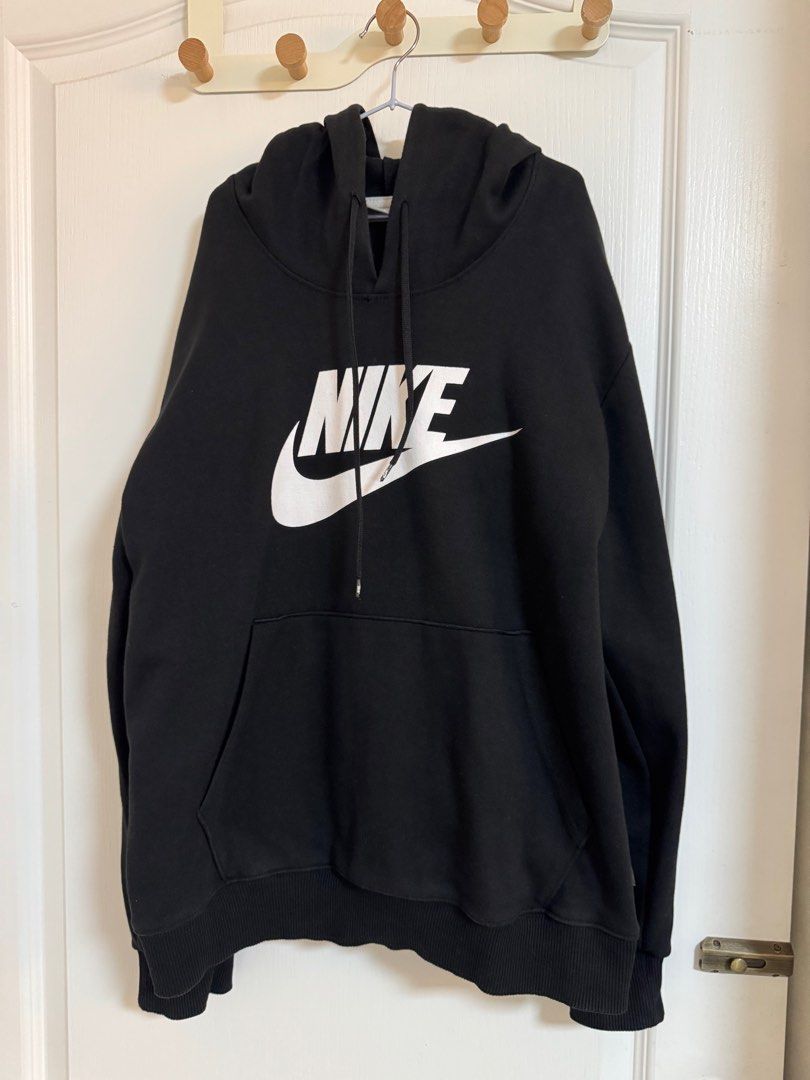 Nike blue hoodie (Category: Coats, Jackets and Outerwear) located in San Fernando. Submitted by ck_21 (Listing ID 1388084002, Image 1). Description: .