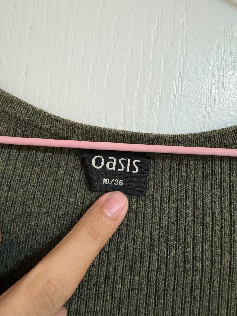Oasis knitted dress (Category: Dresses) located in San Fernando. Submitted by ck_21 (Listing ID 1388082920, Image 2). Description: .