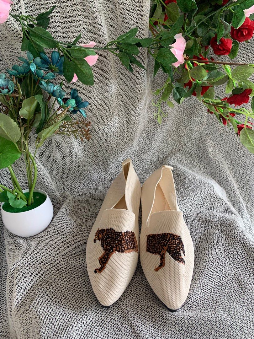 off white flat shoes (Category: Flats & Sandals) located in Quezon City. Submitted by vnc.fashion.shop (Listing ID 1388002683, Image 1). Description: SIZE ON TAG: 41 and 38 IN CM:26 cm and 24.5 cm BEST FIT: HEELS HEIGHT: PRICE:320.