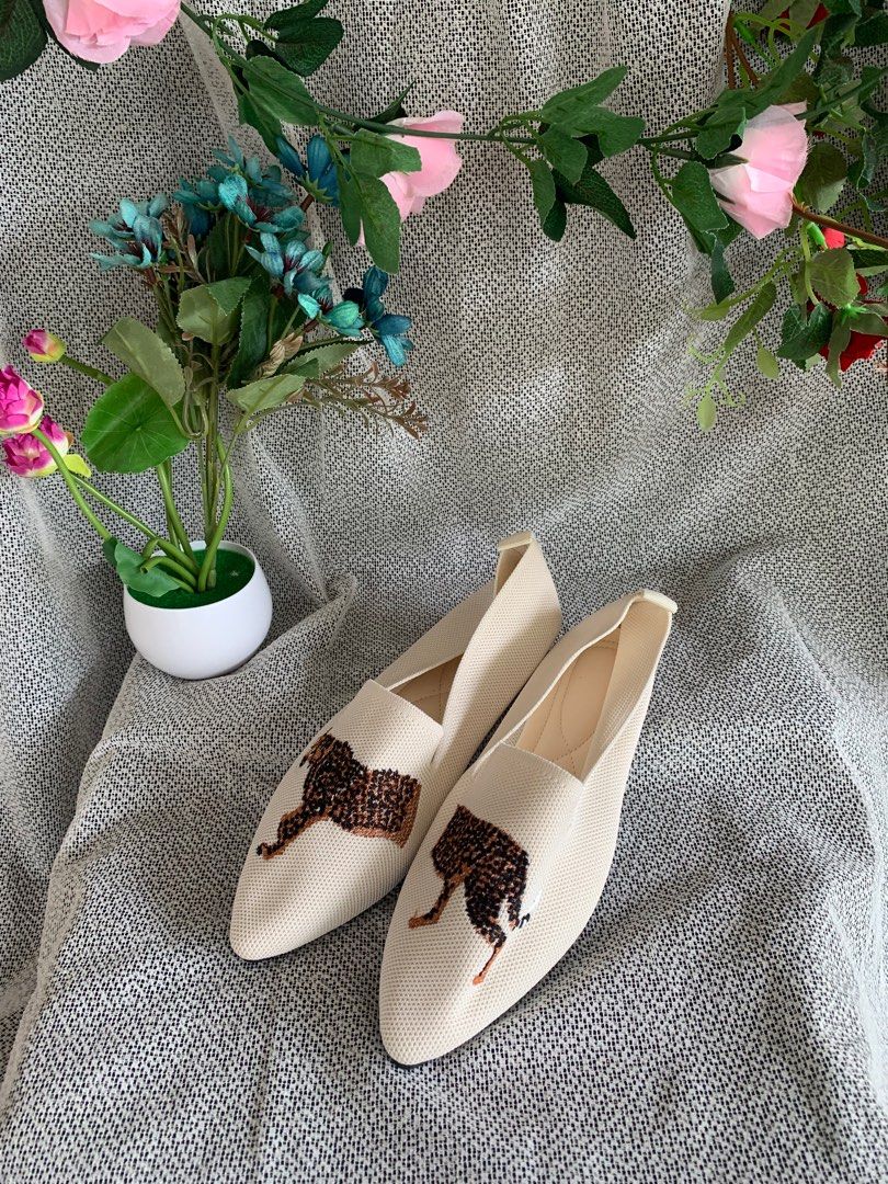 off white flat shoes (Category: Flats & Sandals) located in Quezon City. Submitted by vnc.fashion.shop (Listing ID 1388002683, Image 2). Description: SIZE ON TAG: 41 and 38 IN CM:26 cm and 24.5 cm BEST FIT: HEELS HEIGHT: PRICE:320.
