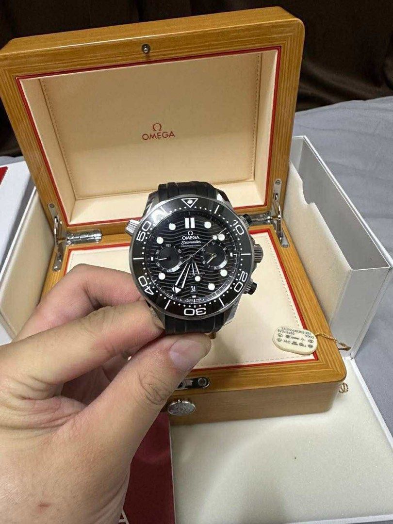 Omega sea master 300 black dial 44mm (Category: Luxury Watches) located in Quezon City. Submitted by brandmanila (Listing ID 1387972546, Image 1). Description: Omega Sea Master300, Black Dial, 44mm, 9900movement, with warranty card issued October 21, 2021 with 5years warranty..