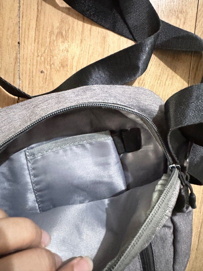 Original Halo Bag (Category: Sling Bags) located in Quezon City. Submitted by decluttrqueen (Listing ID 1387953242, Image 2). Description: Original Halo Sling Bag No flaws, just usual sign of usage RFS: Decluttering .