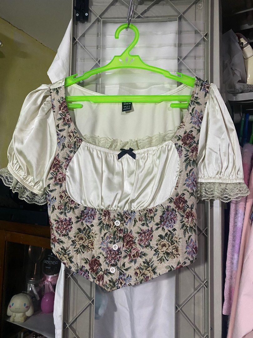 Shein Puff Sleeves Crop Top (Category: Blouses) located in Manila. Submitted by ceescake (Listing ID 1388059898, Image 1). Description: — size s on tag but fits m-l — brand new; never got to use it since it was too big on me.