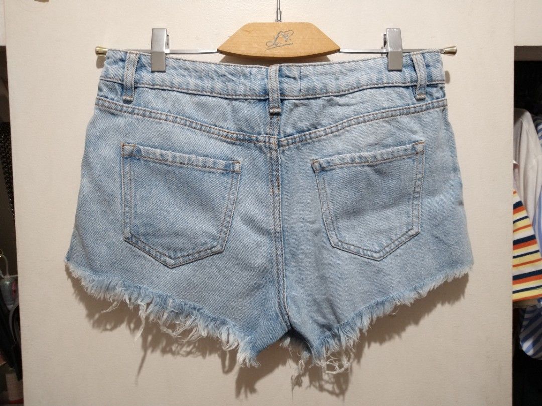(Size 31) Mid Waisted Denim Shorts (Category: Shorts) located in Rizal. Submitted by rmrkshmc (Listing ID 1388066917, Image 2). Description: •waist: 115.5" laid flat •hips: 18" laid flat •leghole: 12" laid flat •mop: gcash •loc: Mayamot Antipolo.
