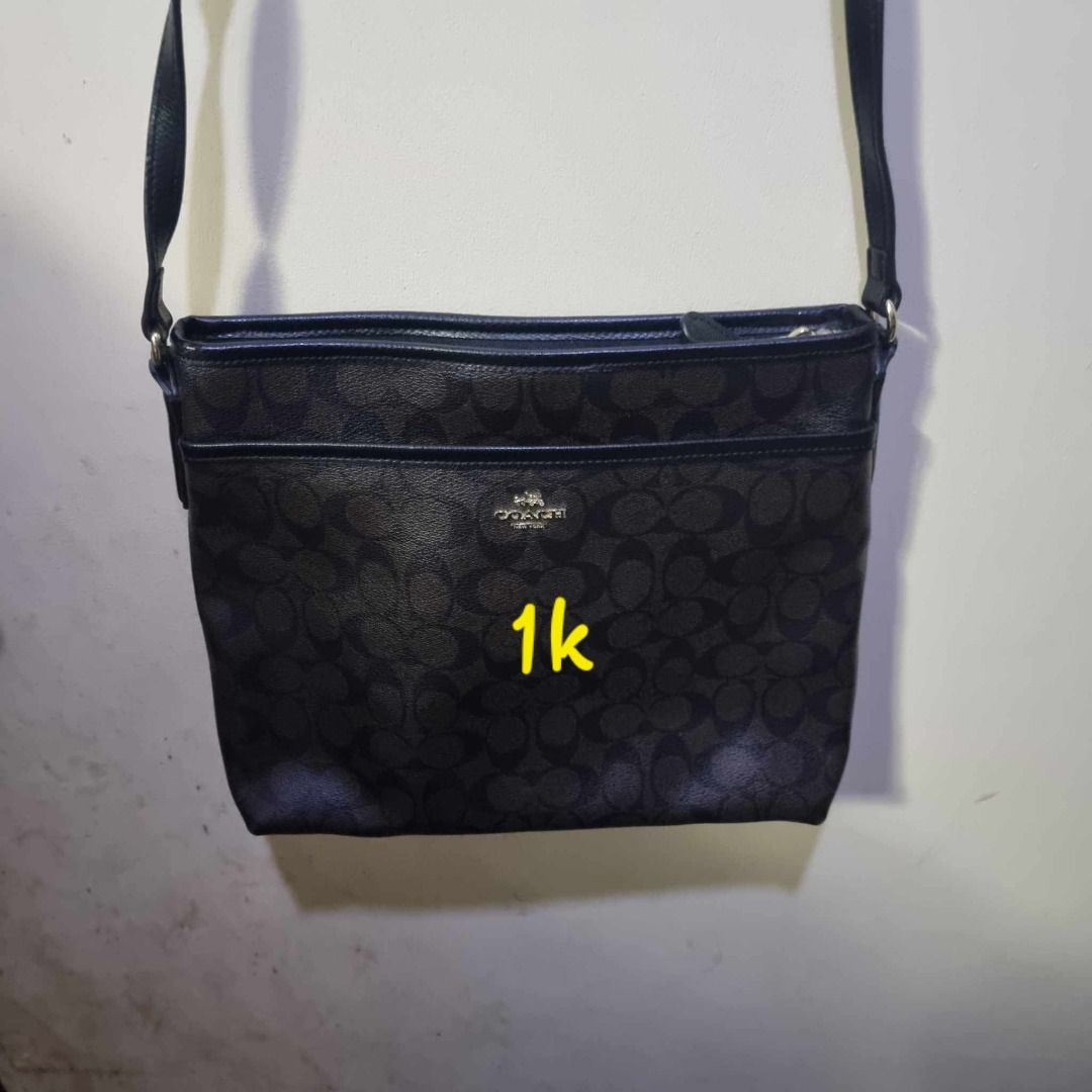 sling bag (Category: Luxury Bags & Wallets) located in Subic. Submitted by winlar (Listing ID 1388067141, Image 1). Description: .