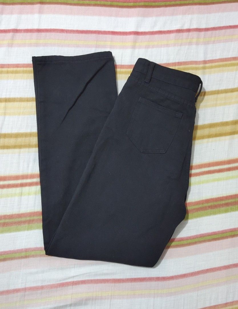 Solid Black Denim Jeans (Category: Jeans) located in Manila. Submitted by maze.declutter (Listing ID 1388063947, Image 2). Description: - size 28 medida - soft denim - solid black color premium quality.