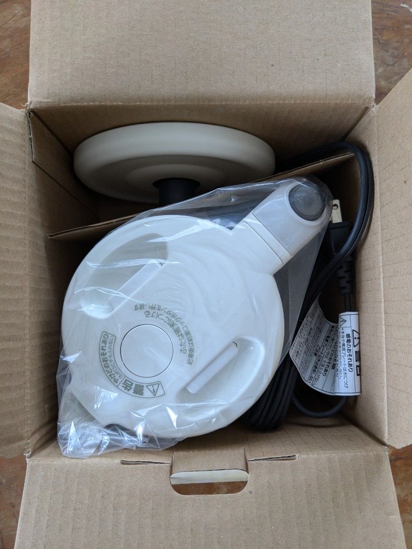 Tiger 0.6 L Electric Kettle Model: PCF-G060 (Category: Kettles & Airpots) located in Quezon City. Submitted by chocobutterpie (Listing ID 1387976100, Image 3). Description: 110V new unboxed RFS: got gifted a bigger kettle originally bought for around 3000 open to negotiation.