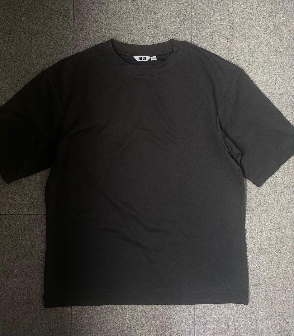 Uniqlo Airism Dark Gray (Category: Tshirts & Polo Shirts ) located in Quezon City. Submitted by denjayc (Listing ID 1387988566, Image 1). Description: Excellent Condition Bust: 20 Length: 25 Sleeve Length: 9.5.