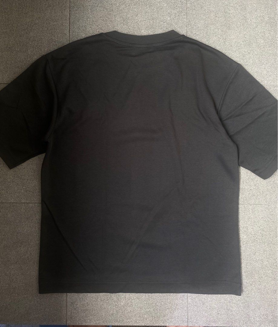 Uniqlo Airism Dark Gray (Category: Tshirts & Polo Shirts ) located in Quezon City. Submitted by denjayc (Listing ID 1387988566, Image 3). Description: Excellent Condition Bust: 20 Length: 25 Sleeve Length: 9.5.