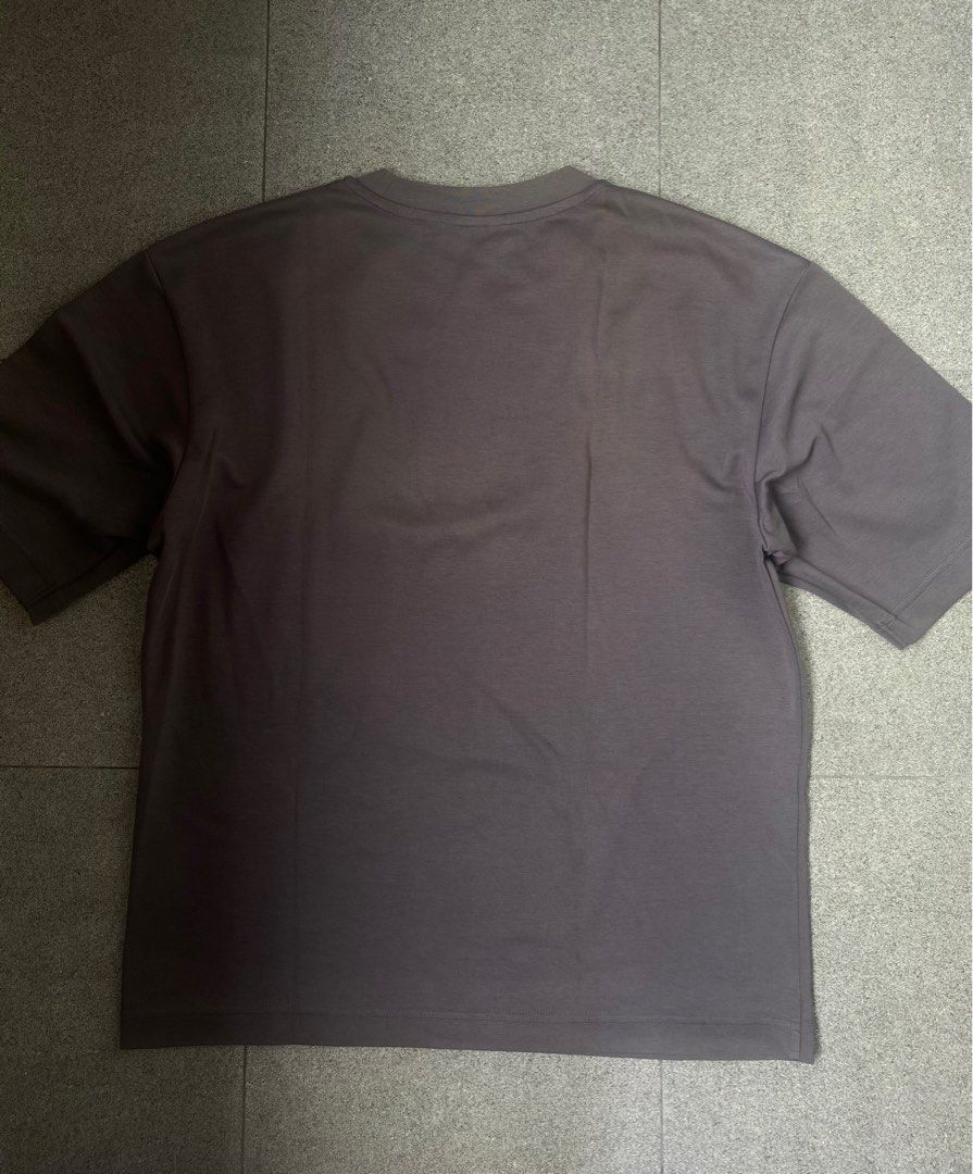 Uniqlo Airism Light Gray (Category: Tshirts & Polo Shirts ) located in Quezon City. Submitted by denjayc (Listing ID 1387988841, Image 3). Description: Good Condition Bust: 20 Length: 25 Sleeve Length: 9.5.