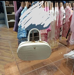 （分類：）位於 。 由 prettysecrets520 提交（商品編號 1387994096，圖片 1）。簡介： 。