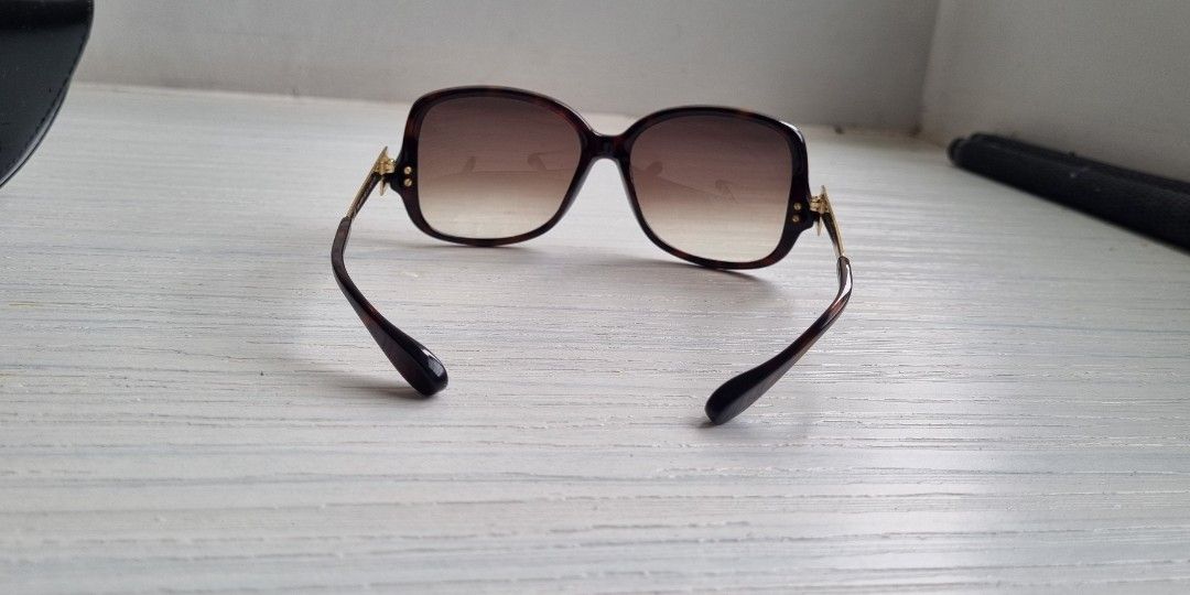Vintage and authentic Marc Jacobs sunglasses (Category: Sunglasses & Eyewear) located in Angeles City. Submitted by agida (Listing ID 1388046647, Image 2). Description: * vintage Marc Jacobs sunglasses * metal * classic * big frames * in very good condition.