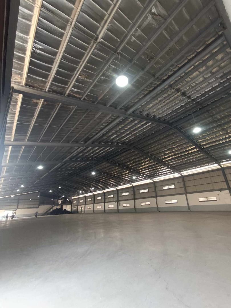 WAREHOUSE FOR LEASE IN TAGUIG (Category: Commercial) located in Quezon City. Submitted by zobelle88properties (Listing ID 1387947367, Image 1). Description: WAREHOUSE FOR LEASE IN TAGUIG Floor Area: 1,000 sqm Lease Rate: P400k per month (P200 per sqm) No Cusa Open to manufacturing Single phase .