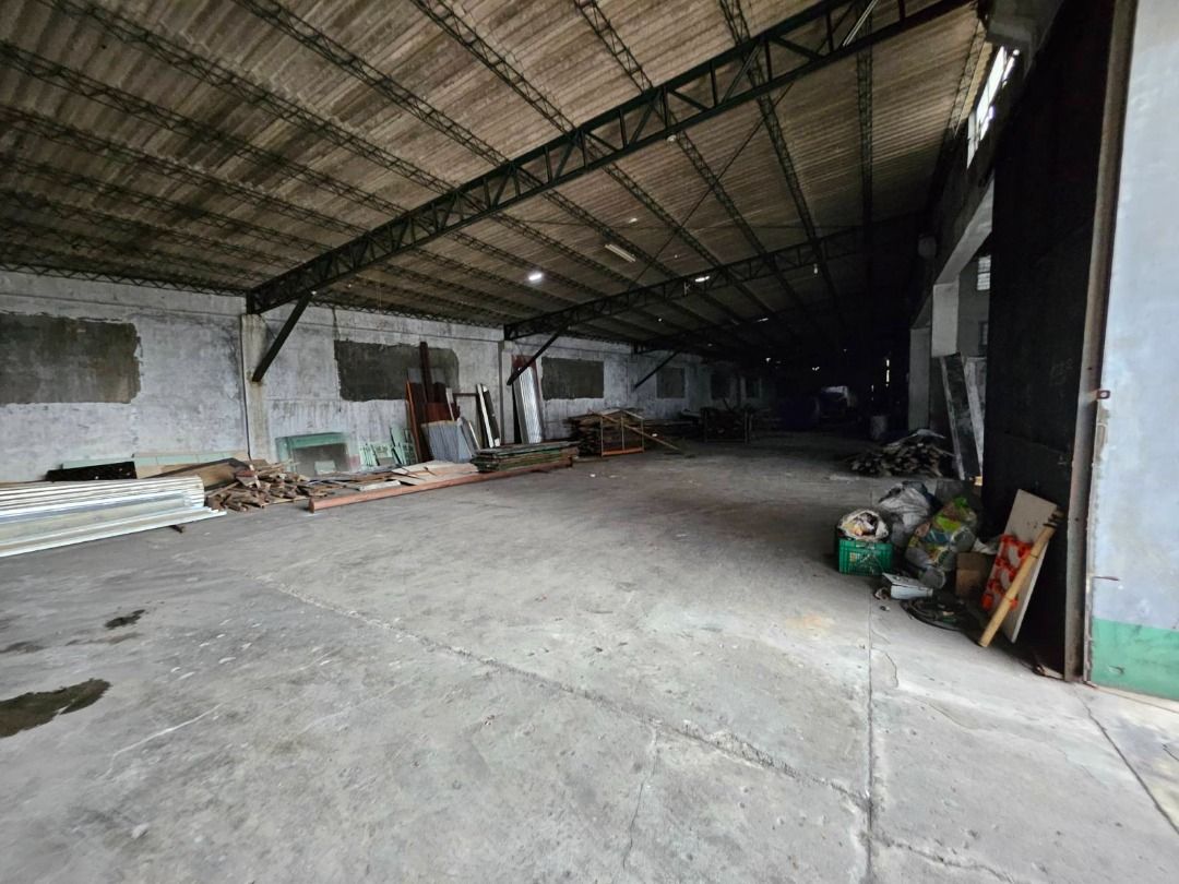 WAREHOUSES FOR LEASE IN CAINTA (Category: Commercial) located in Quezon City. Submitted by zobelle88properties (Listing ID 1387961097, Image 3). Description: WAREHOUSES FOR LEASE IN CAINTA Four (4) W’houses in a compound: - W1: FA 2,975 sqm + Ofc 410 sqm - W2: FA 3,115 sqm - W3: FA 775 sqm - W4: FA 568 sqm Inside a guarded compound Passable for Large Trucks 4kms to C5 Ortigas Avenue Monthly Lease Rate: P275 per sqm .