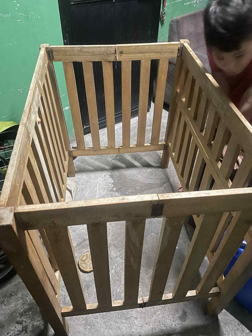 Wooden Crib Foldable (Category: Cots & Cribs) located in Caloocan City. Submitted by nadz29 (Listing ID 1388099476, Image 2). Description: no issue matibay loc north caloocan payment thru gcash pick up or lalamove.