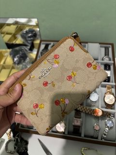 (Kategori: ) berada di . Dikirim oleh vintagewatch_official (ID iklan 1387960475, Gambar 1). Deskripsi: .