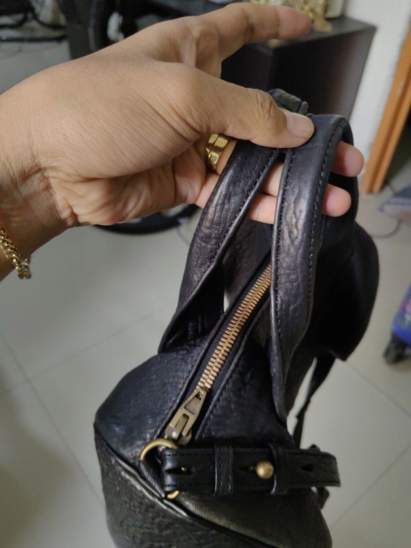 ALEXANDER WANG (Category: Luxury Bags & Wallets) located in Davao. Submitted by daneyvintage (Listing ID 1388188404, Image 3). Description: .