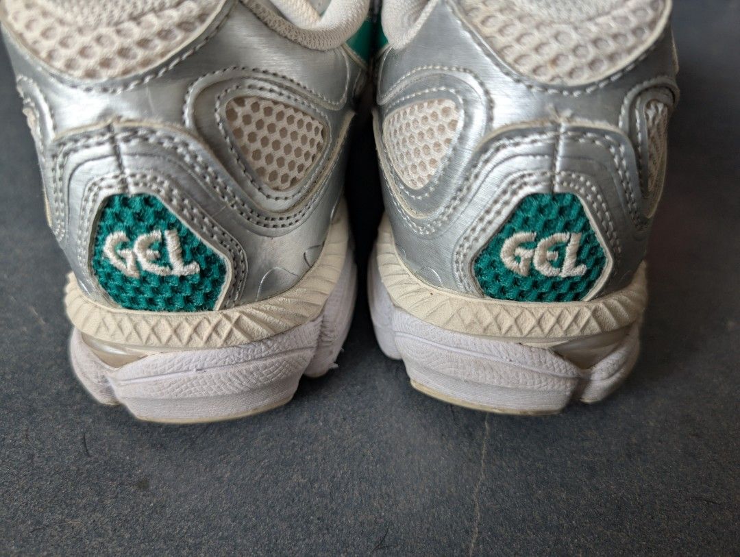 Asics GEL-NYC Cream Kale (Category: Sneakers) located in Manila. Submitted by cappinjay (Listing ID 1388195452, Image 2). Description: ASICS GEL-NYC SIZE: US8.5 Condition: 7/10 No Box Bought at ASICS bgc.
