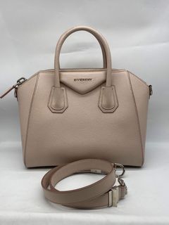 (Category: ) located in . Submitted by chloe_luxuries (Listing ID 1388180658, Image 1). Description: .