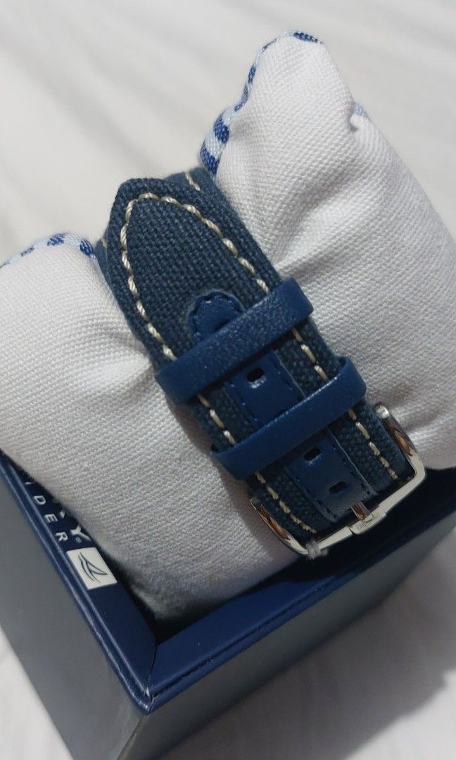 Authentic Sperry Topsider watch (Category: Men's Watches) located in Manila. Submitted by time07 (Listing ID 1388145348, Image 3). Description: Authentic and original Sperry Topsider Explorer Navy watch. Brand new, never been used, protective covers on the front and back are still intact. Model # STS30862. Research is encouraged. Display Type : Analog Case material : Stainless Steel.