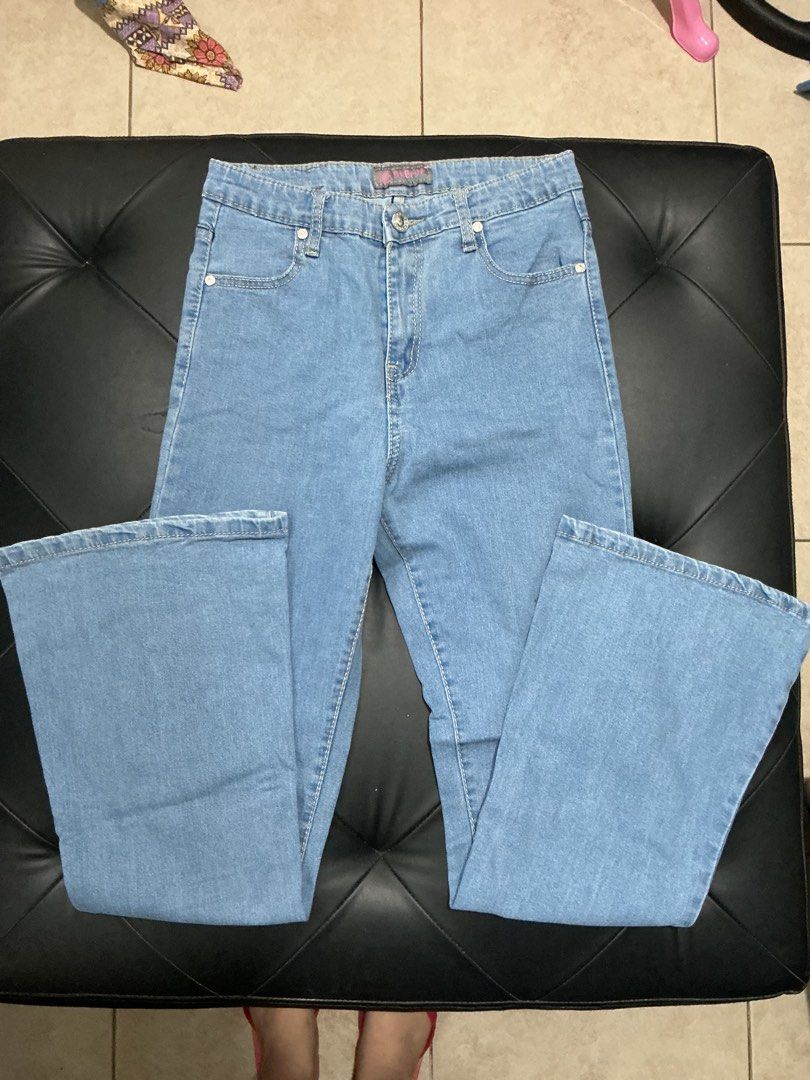Beepop Flare Pants (Size 27) (Category: Jeans) located in Cavite. Submitted by sarah_margaret7 (Listing ID 1388278968, Image 2). Description: Beepop Flare Pants – Retro Vibes, Modern Comfort Turn heads with these Beepop Flare Pants, the perfect blend of vintage-inspired style and all-day comfort. Designed with a flattering high waist and dramatic flare cut, these pants elongate your legs while giving you that bold, fashion-forward look. ✨ Key Fea
