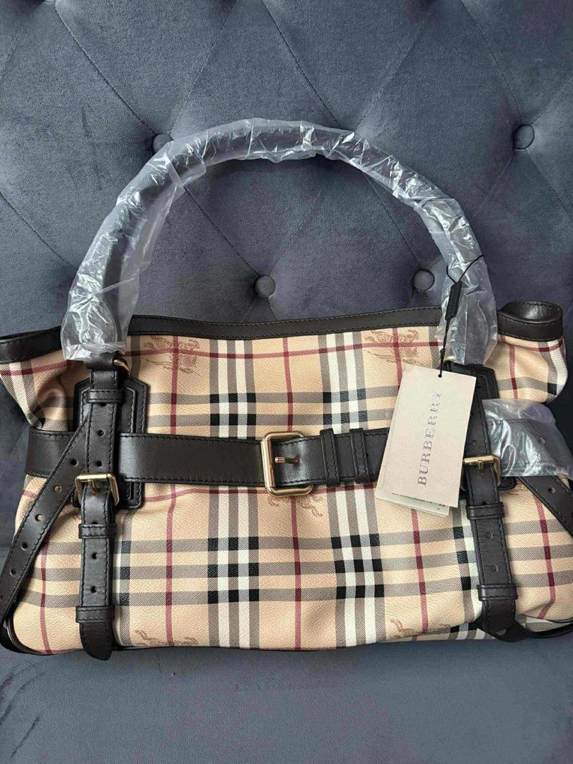 Burberry bags (Category: Luxury Bags & Wallets) located in Paranaque City. Submitted by cjayzen (Listing ID 1388194372, Image 1). Description: .