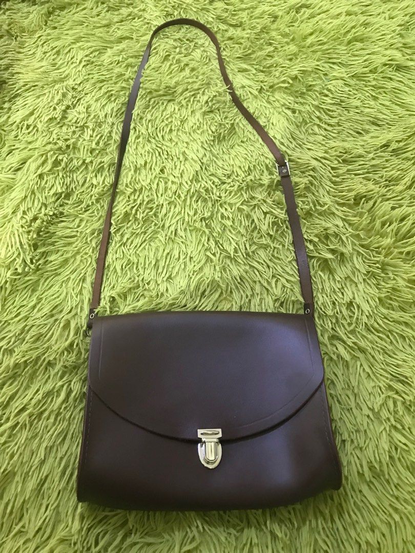 cambridge satchel (Category: Luxury Bags & Wallets) located in Mexico. Submitted by needtoletgo87 (Listing ID 1388231180, Image 1). Description: .