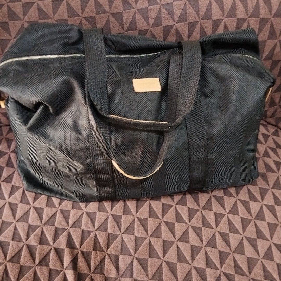 courreges (Category: Luxury Bags & Wallets) located in Lemery. Submitted by venus23 (Listing ID 1388134648, Image 3). Description: .